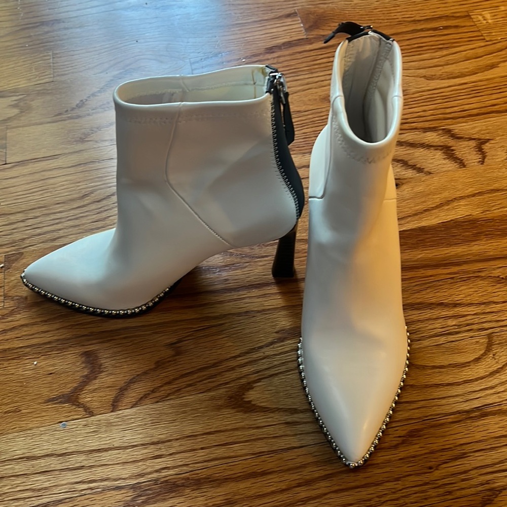 BCBGeneration white booties size 7, new